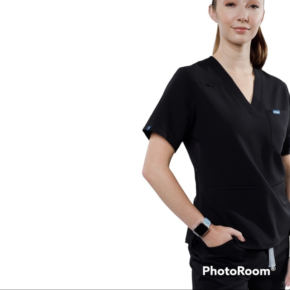 𝅺cloud 9 black pocket scrub top